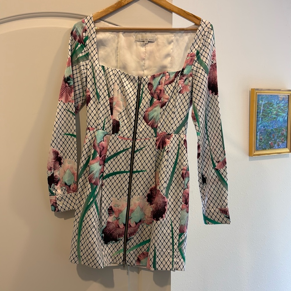 Fleur du mal. Simple elegant dress. Above the knee